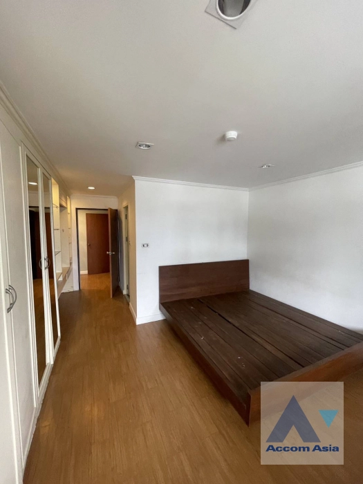 unit 2 Bedrooms  Condominium For Rent in Sukhumvit, Bangkok  near BTS Asok - MRT Sukhumvit (AA26526)