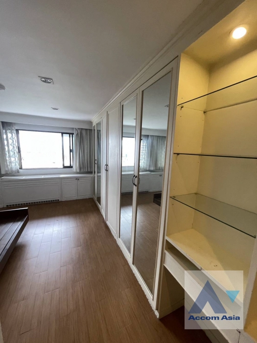 unit 2 Bedrooms  Condominium For Rent in Sukhumvit, Bangkok  near BTS Asok - MRT Sukhumvit (AA26526)