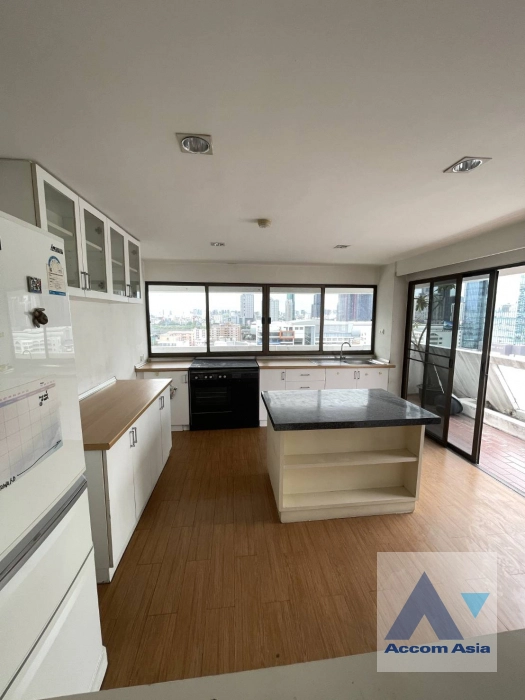 unit 2 Bedrooms  Condominium For Rent in Sukhumvit, Bangkok  near BTS Asok - MRT Sukhumvit (AA26526)