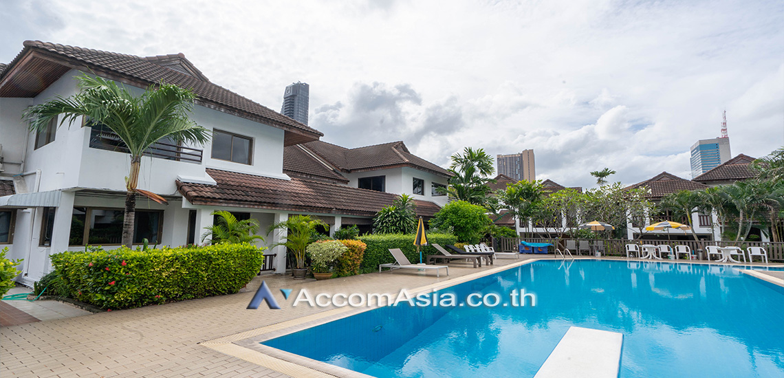 Kid Friendly House Compound 4+1 br House For Rent in sukhumvit