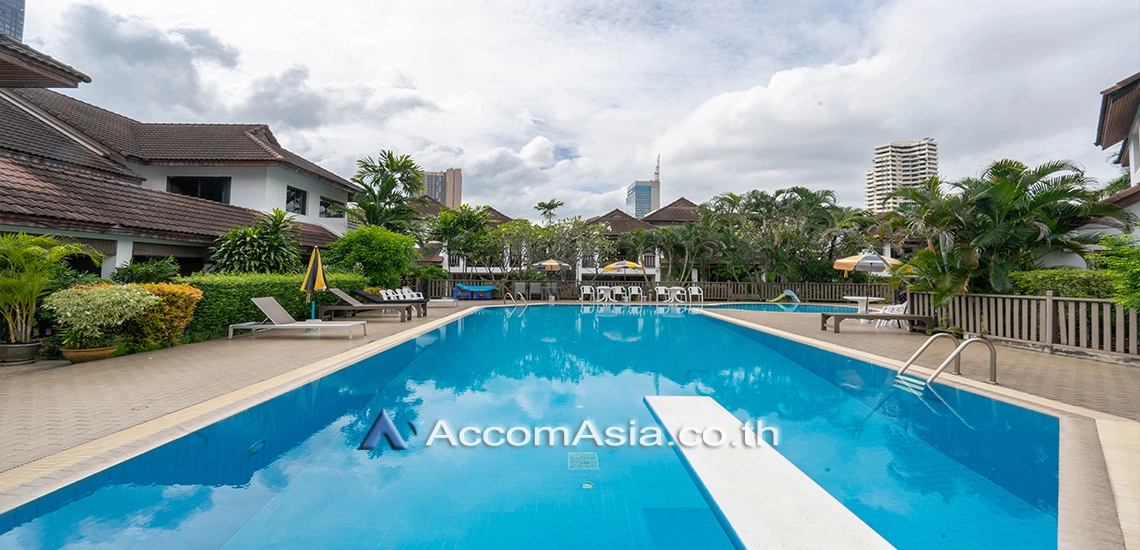 unit 4 Bedrooms  House For Rent & Sale in Sukhumvit, Bangkok  near BTS Phrom Phong (AA26528)