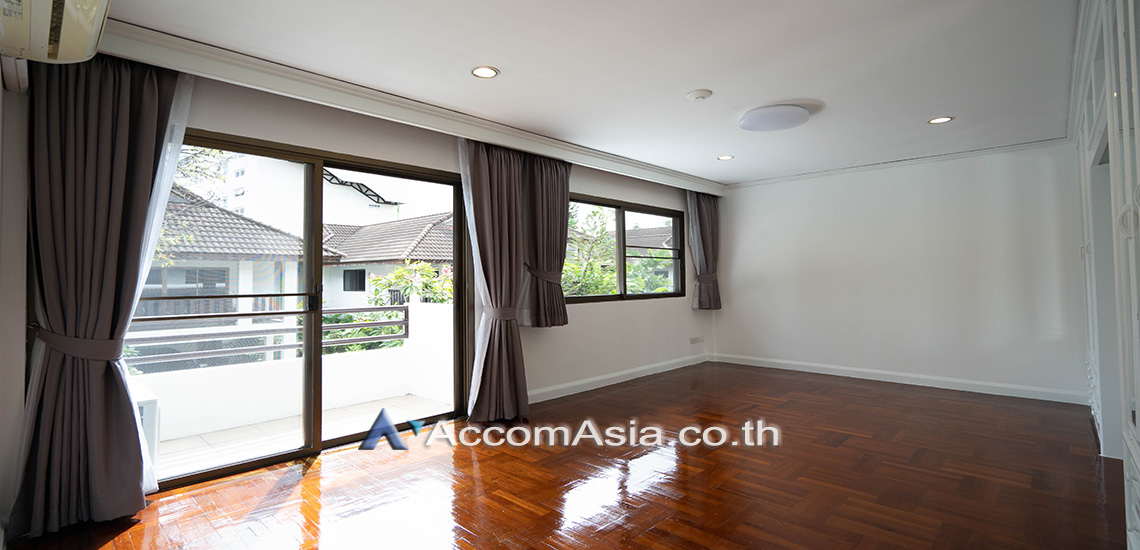 12  4 br House For Rent in Sukhumvit ,Bangkok BTS Phrom Phong at Kid Friendly House Compound AA26528