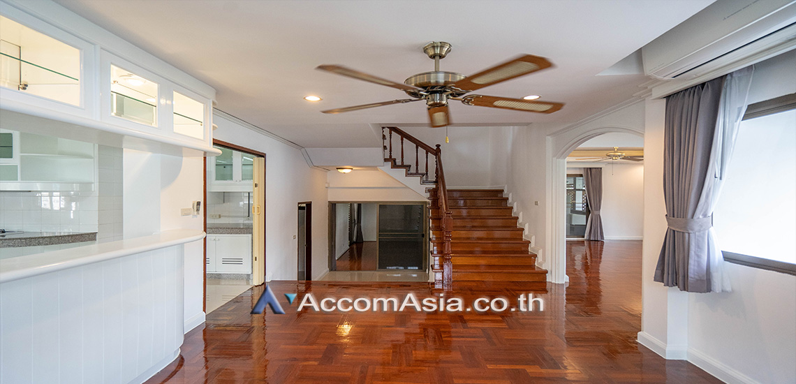 5  4 br House For Rent in Sukhumvit ,Bangkok BTS Phrom Phong at Kid Friendly House Compound AA26528