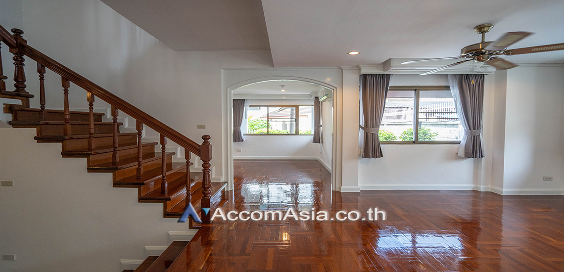 8  4 br House For Rent in Sukhumvit ,Bangkok BTS Phrom Phong at Kid Friendly House Compound AA26528