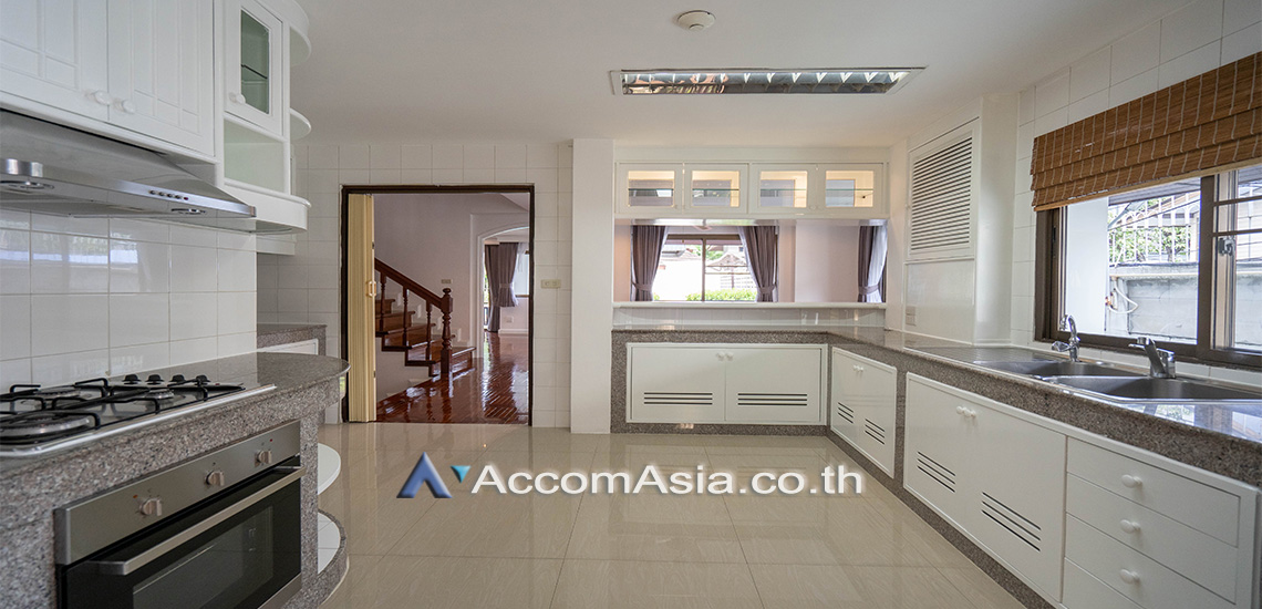 9  4 br House For Rent in Sukhumvit ,Bangkok BTS Phrom Phong at Kid Friendly House Compound AA26528