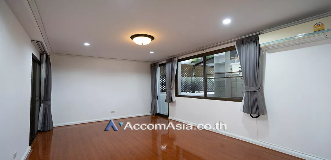 10  4 br House For Rent in Sukhumvit ,Bangkok BTS Phrom Phong at Kid Friendly House Compound AA26528