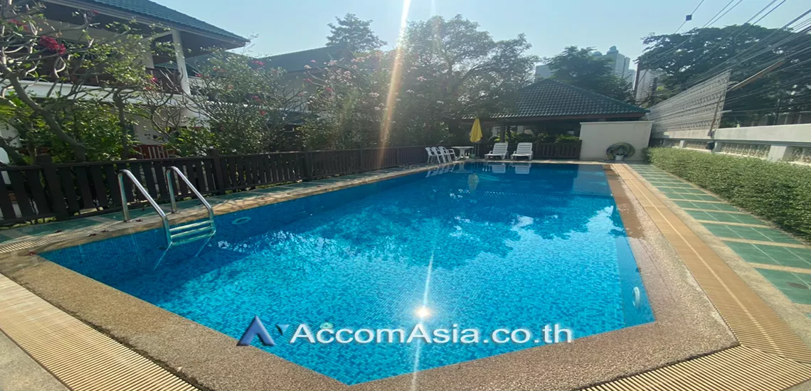 18  4 br House For Rent in Sukhumvit ,Bangkok BTS Phrom Phong at Kid Friendly House Compound AA26529