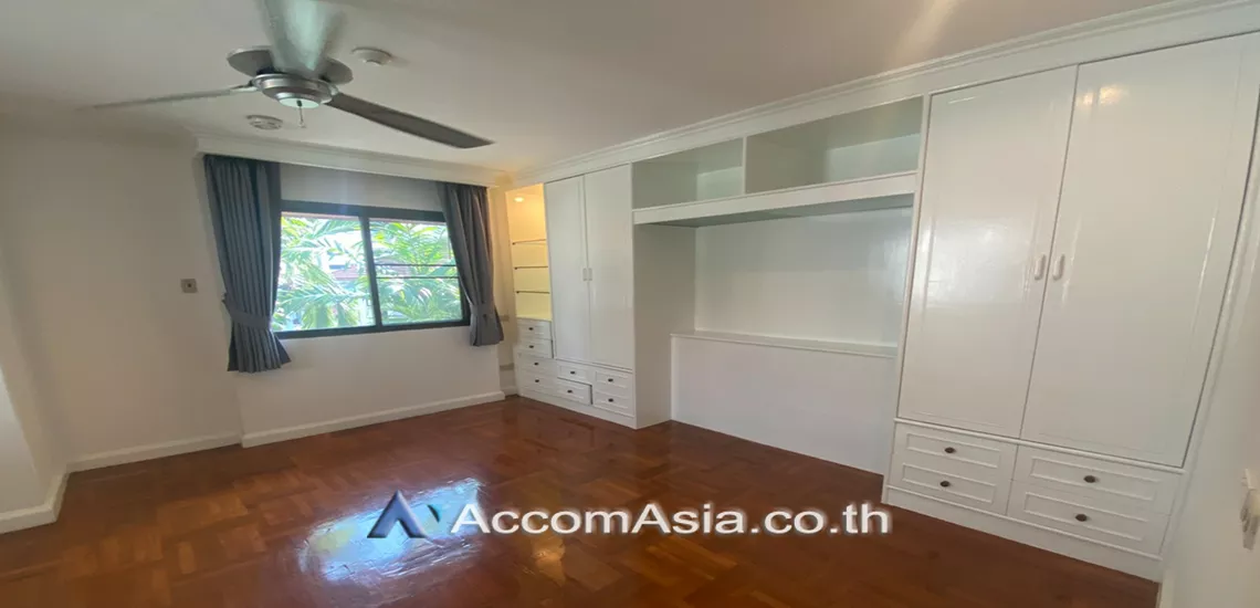 8  4 br House For Rent in Sukhumvit ,Bangkok BTS Phrom Phong at Kid Friendly House Compound AA26529