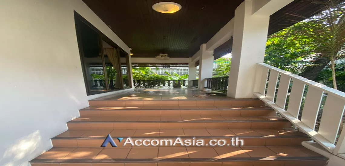 5  4 br House For Rent in Sukhumvit ,Bangkok BTS Phrom Phong at Kid Friendly House Compound AA26529