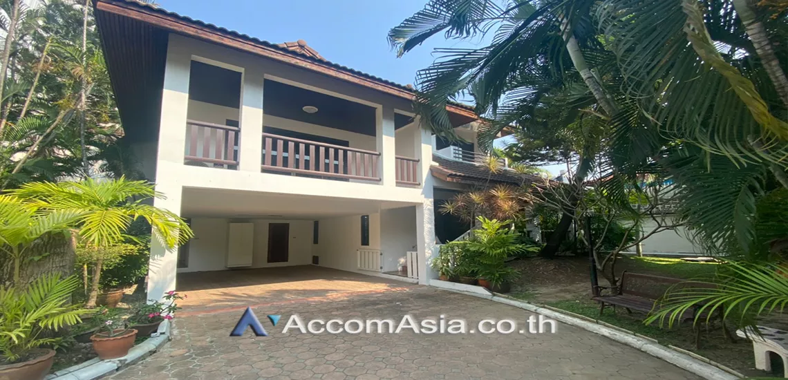 unit 4 Bedrooms  House For Rent in Sukhumvit, Bangkok  near BTS Phrom Phong (AA26529)