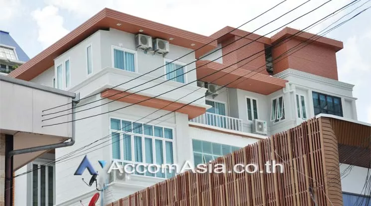 9  1 br Apartment For Rent in Sukhumvit ,Bangkok BTS Thong Lo at Low rise Building AA26536