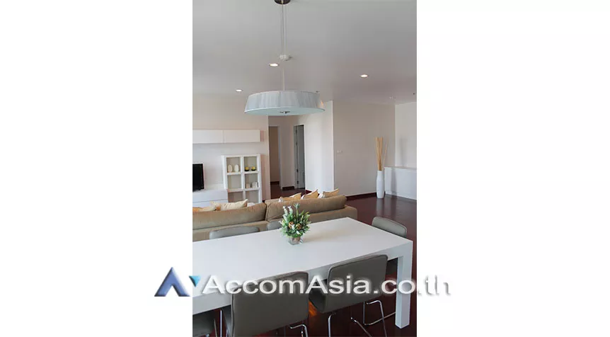 unit 2 Bedrooms  Apartment For Rent in Sukhumvit, Bangkok  near BTS Phrom Phong (AA26539)