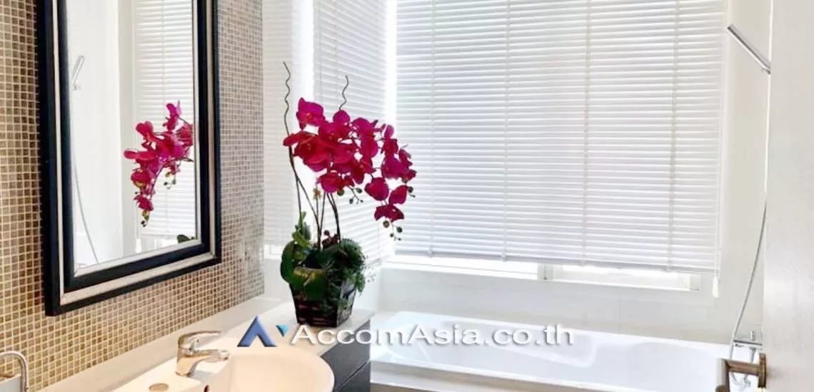 6  3 br Condominium for rent and sale in Charoen Nakhon ,Bangkok BTS Krung Thon Buri at WaterMark Chaophraya River AA26549