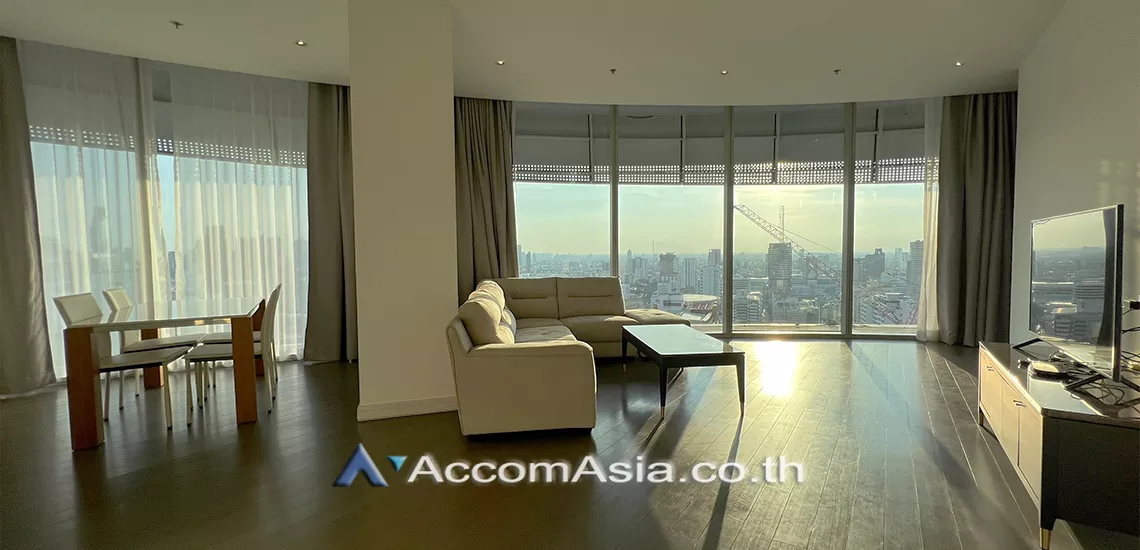  2 Bedrooms  Condominium For Rent in Ploenchit, Bangkok  near BTS Ratchadamri (AA26572)