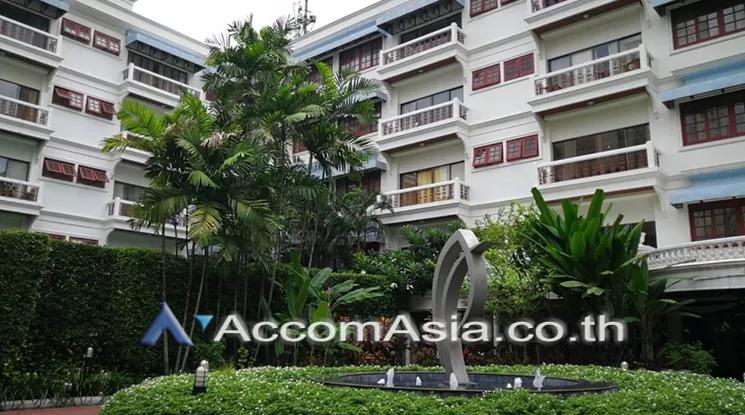  2 Bedrooms  Apartment For Rent in Ploenchit, Bangkok  near BTS Chitlom (AA26578)