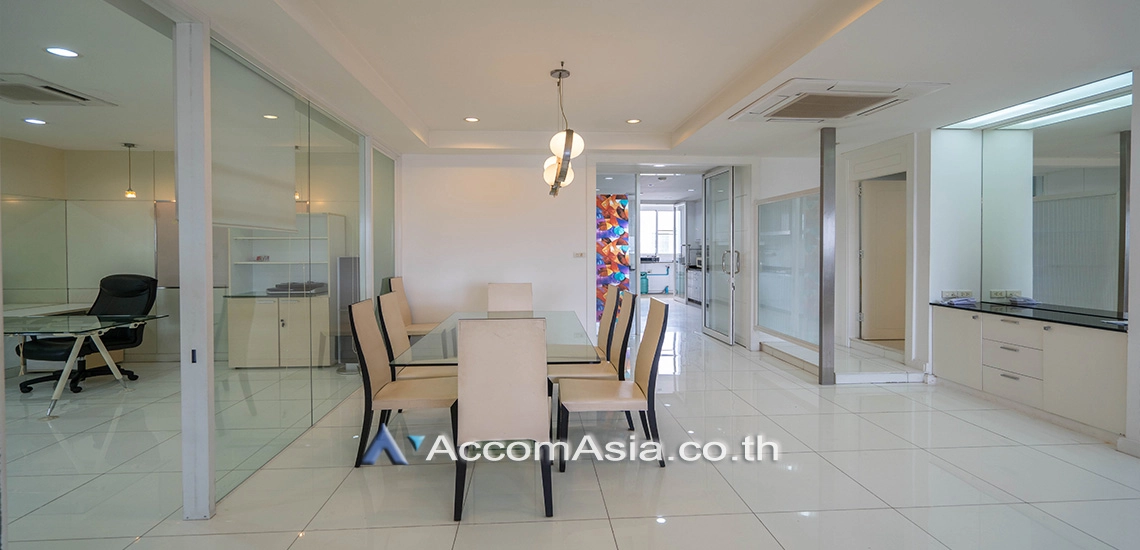 unitPet friendly | Modern condominium with open space and wood finishes (AA26581)