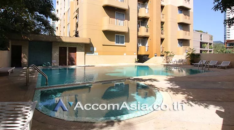  3 Bedrooms  Apartment For Rent in Ploenchit, Bangkok  near BTS Ploenchit (AA26589)