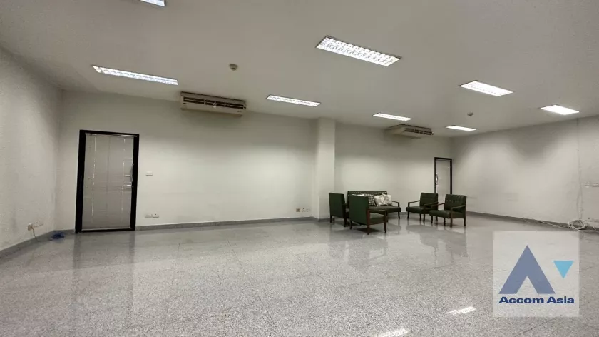  1  Studio Building For Sale in Sukhumvit ,Bangkok BTS Phra khanong AA26619