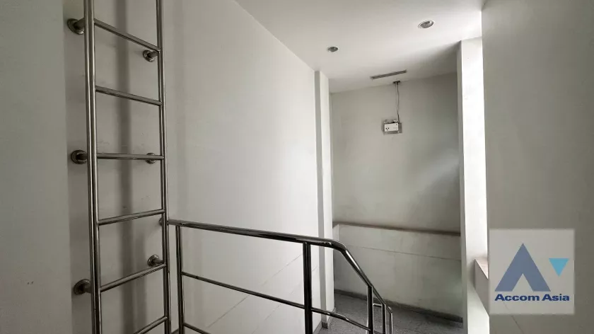 45  Studio Building For Sale in Sukhumvit ,Bangkok BTS Phra khanong AA26619