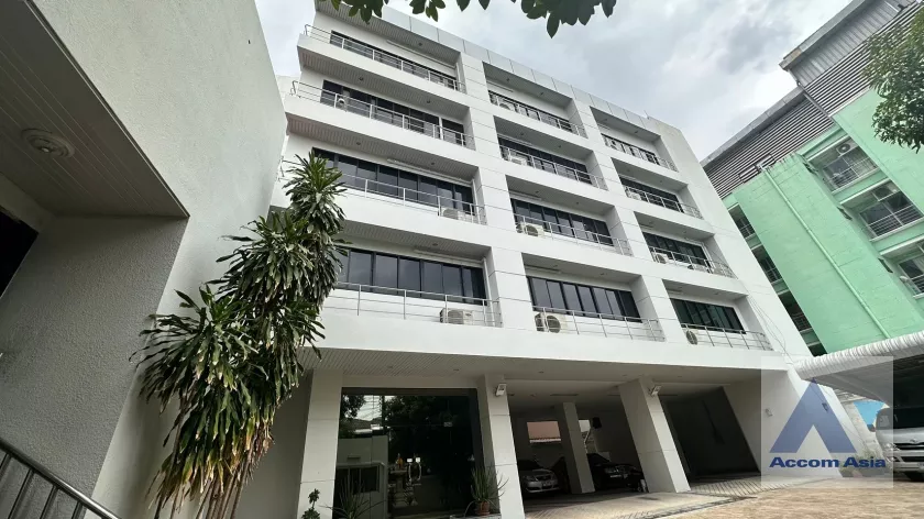 54  Studio Building For Sale in Sukhumvit ,Bangkok BTS Phra khanong AA26619