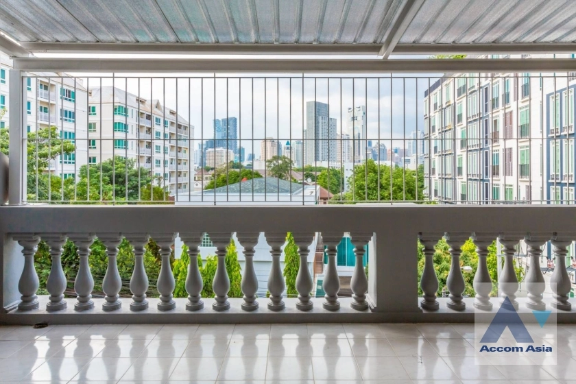 13  3 br Townhouse For Rent in sathorn ,Bangkok  AA26624
