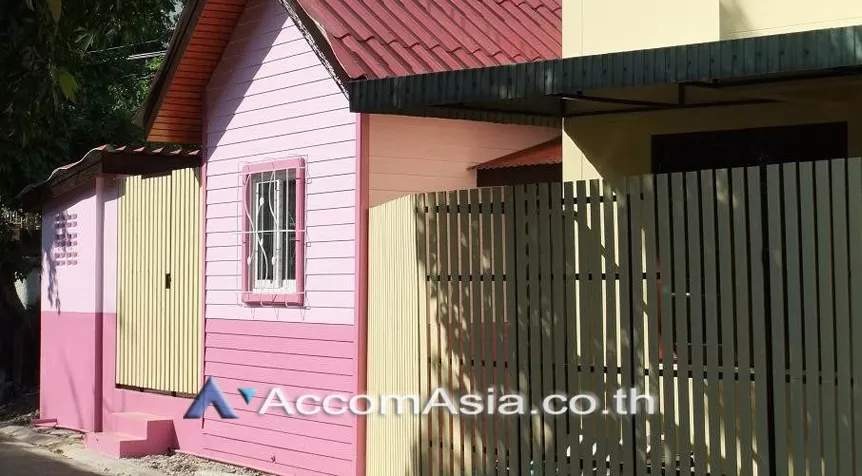  2 Bedrooms  House For Sale in Sukhumvit, Bangkok  near BTS Phra khanong (AA26640)