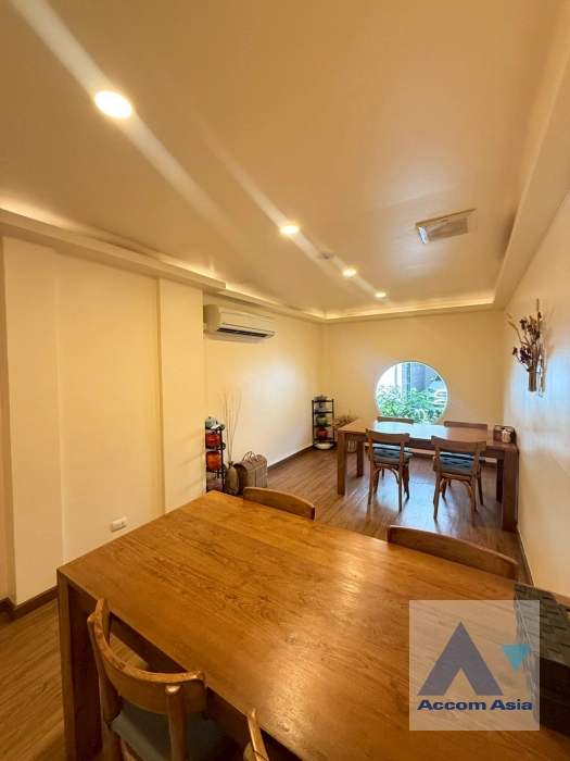 5  3 br Townhouse for rent and sale in Sukhumvit ,Bangkok BTS Thong Lo AA26641