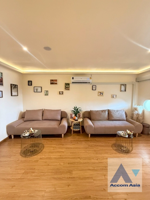4  3 br Townhouse for rent and sale in Sukhumvit ,Bangkok BTS Thong Lo AA26641