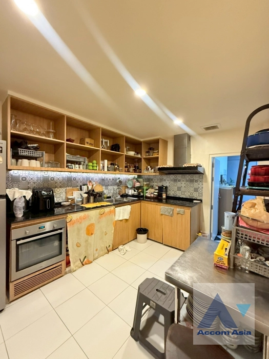 11  3 br Townhouse for rent and sale in Sukhumvit ,Bangkok BTS Thong Lo AA26641