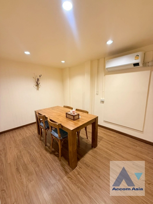 9  3 br Townhouse for rent and sale in Sukhumvit ,Bangkok BTS Thong Lo AA26641