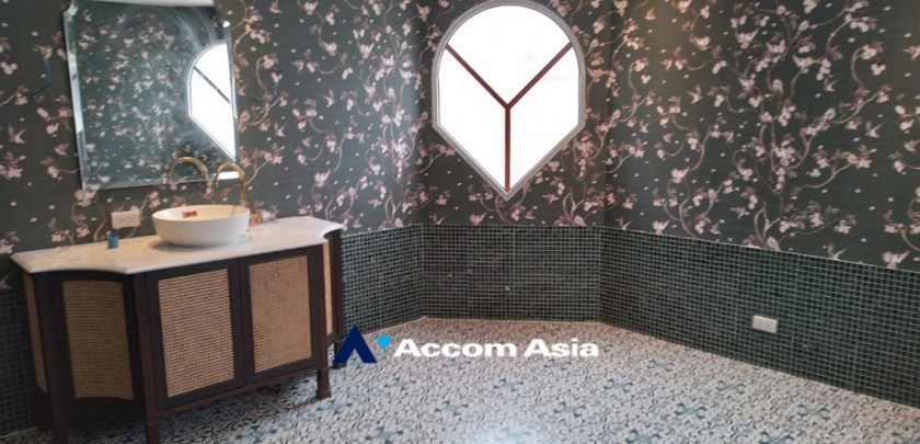 8  3 br Townhouse for rent and sale in Sukhumvit ,Bangkok BTS Thong Lo AA26641