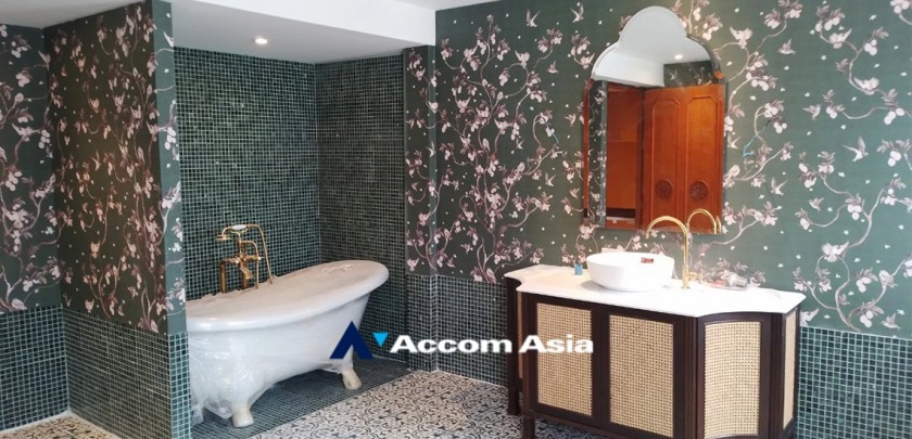 9  3 br Townhouse for rent and sale in Sukhumvit ,Bangkok BTS Thong Lo AA26641