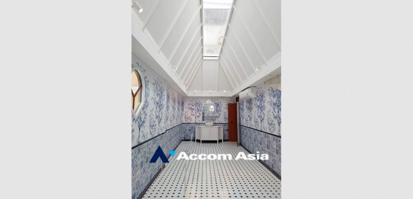 4  3 br Townhouse for rent and sale in Sukhumvit ,Bangkok BTS Thong Lo AA26641