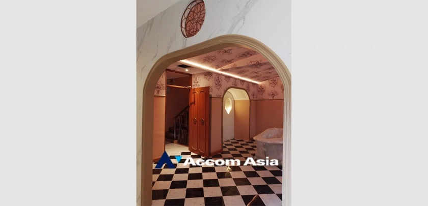 13  3 br Townhouse for rent and sale in Sukhumvit ,Bangkok BTS Thong Lo AA26641