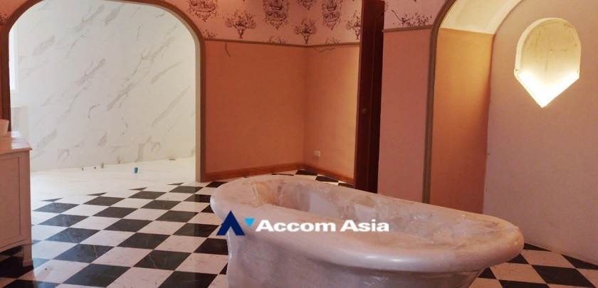 15  3 br Townhouse for rent and sale in Sukhumvit ,Bangkok BTS Thong Lo AA26641