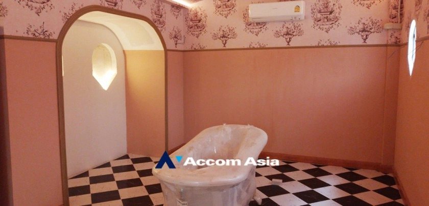 16  3 br Townhouse for rent and sale in Sukhumvit ,Bangkok BTS Thong Lo AA26641