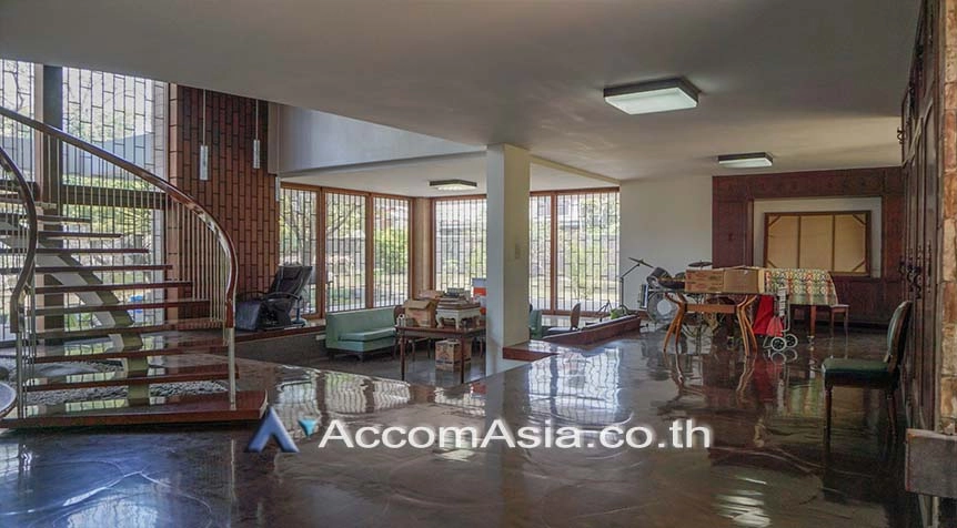 5  4 br House For Sale in Sukhumvit ,Bangkok BTS Phra khanong AA26653
