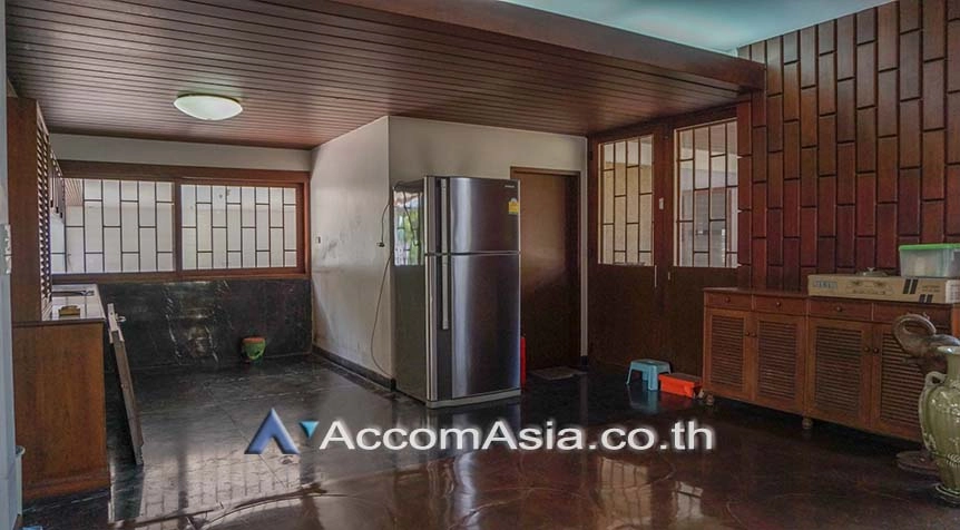 6  4 br House For Sale in Sukhumvit ,Bangkok BTS Phra khanong AA26653