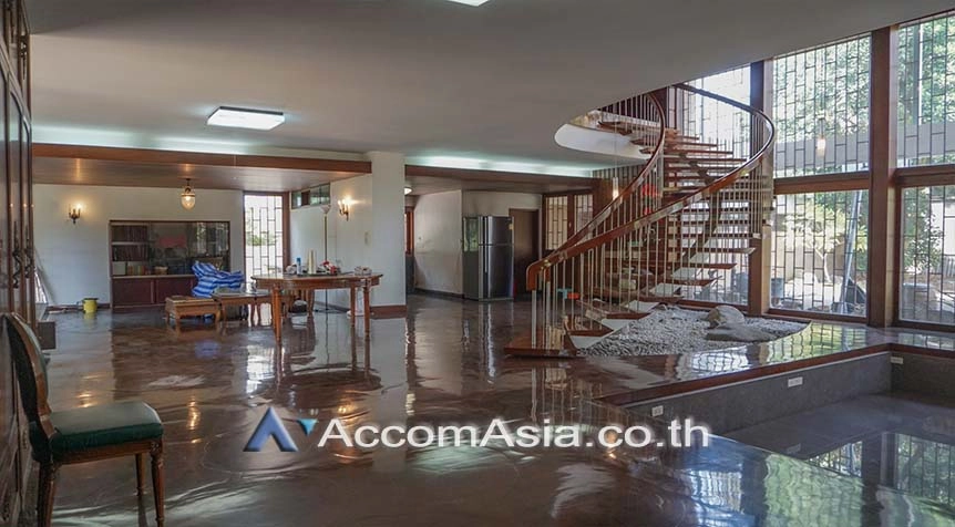 8  4 br House For Sale in Sukhumvit ,Bangkok BTS Phra khanong AA26653