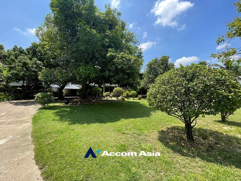  1  4 br House For Sale in Sukhumvit ,Bangkok BTS Phra khanong AA26653