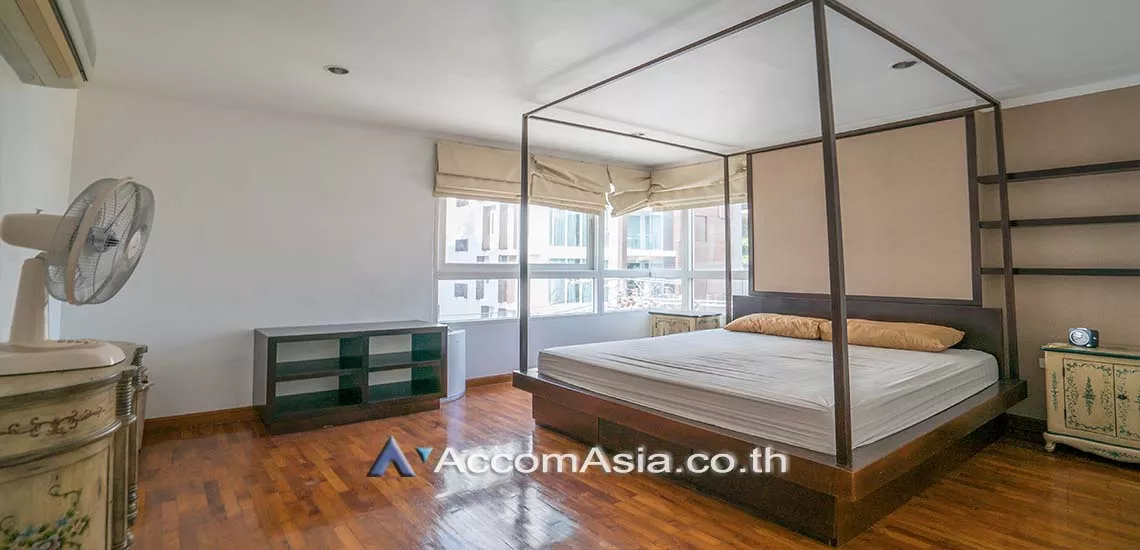  3 Bedrooms  Condominium For Sale in Sukhumvit, Bangkok  near BTS Nana (AA26690)