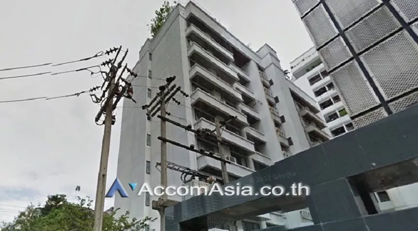  3 Bedrooms  Apartment For Rent in Sukhumvit, Bangkok  near BTS Nana (AA26692)