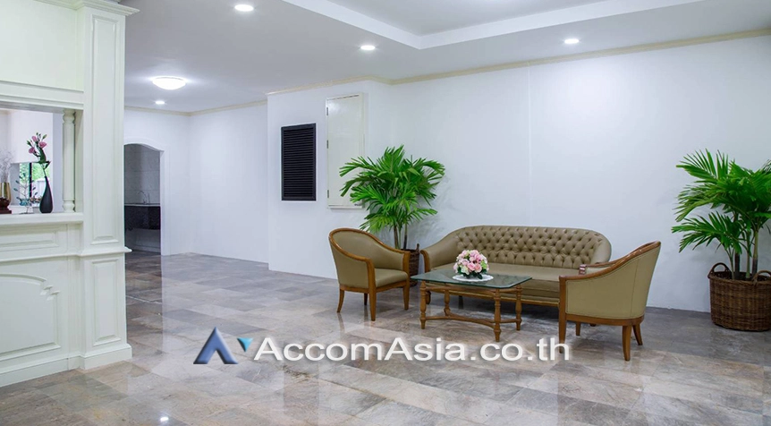 Pet friendly |  Chicha Castle Townhouse  3 Bedroom for Rent BTS Phrom Phong in Sukhumvit Bangkok