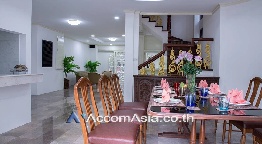 unitPet friendly |  3 Bedrooms  Townhouse For Rent in Sukhumvit, Bangkok  near BTS Phrom Phong (AA26702)