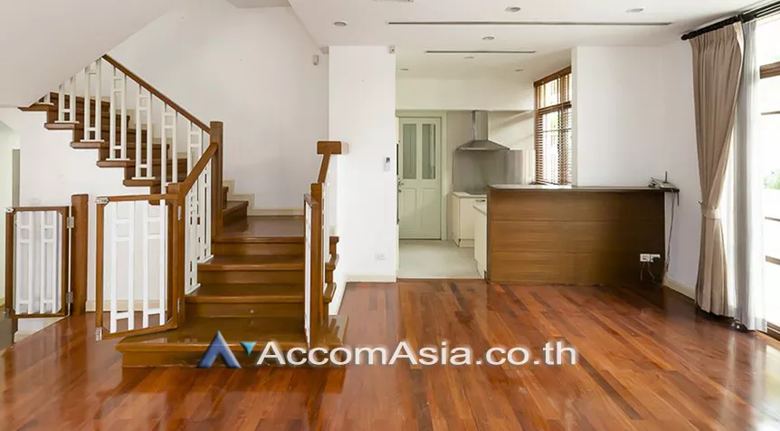  4 Bedrooms  House For Rent & Sale in Sukhumvit, Bangkok  near BTS Phra khanong (AA26720)