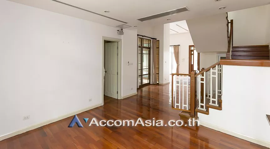  4 Bedrooms  House For Rent & Sale in Sukhumvit, Bangkok  near BTS Phra khanong (AA26720)