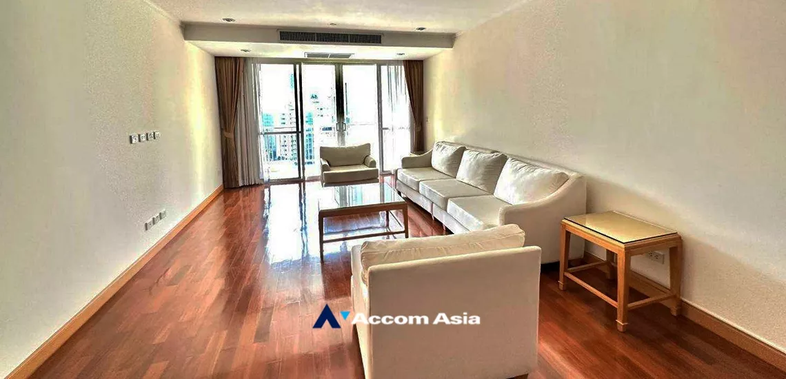  3 Bedrooms  Apartment For Rent in Sukhumvit, Bangkok  near BTS Phrom Phong (AA26721)