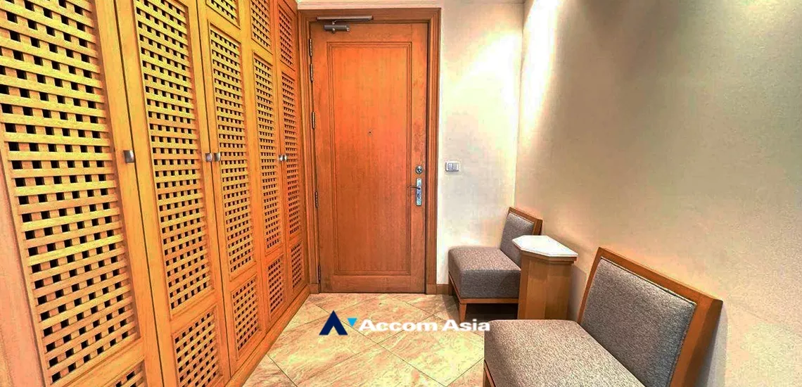 unit 3 Bedrooms  Apartment For Rent in Sukhumvit, Bangkok  near BTS Phrom Phong (AA26721)