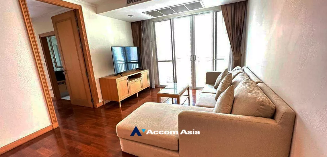  3 Bedrooms  Apartment For Rent in Sukhumvit, Bangkok  near BTS Phrom Phong (AA26721)