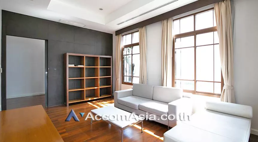  4 Bedrooms  House For Sale in Sukhumvit, Bangkok  near BTS Phra khanong (AA26722)